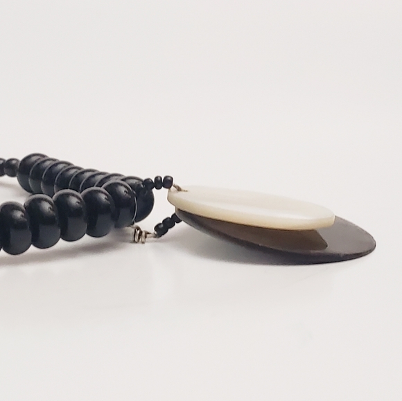 Layered Abalone Disc and Black Beaded Toggle Necklace - Picture 9 of 10